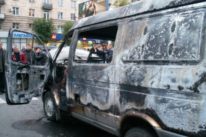 В центре Волгограда сгорела машина