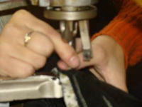 В Волгограде девочка-подросток прошила палец иглой  швейной машинки