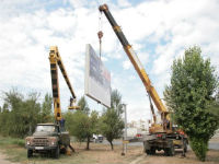 В Волгограде демонтировали еще 13 незаконных рекламных конструкций