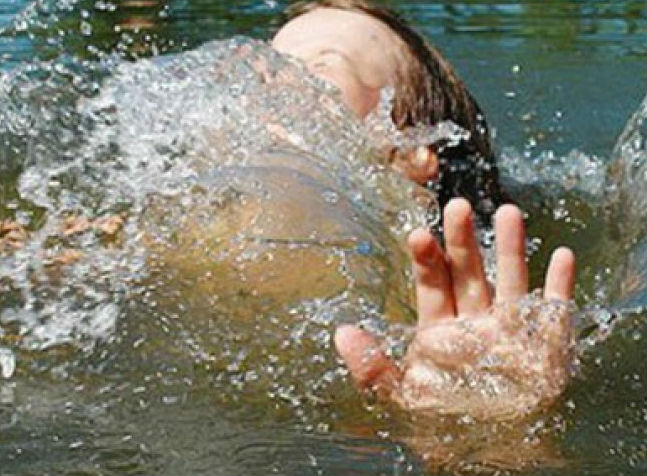 В Краснооктябрьском районе Волгограда 12-летний мальчик утонул в чаше фонтана