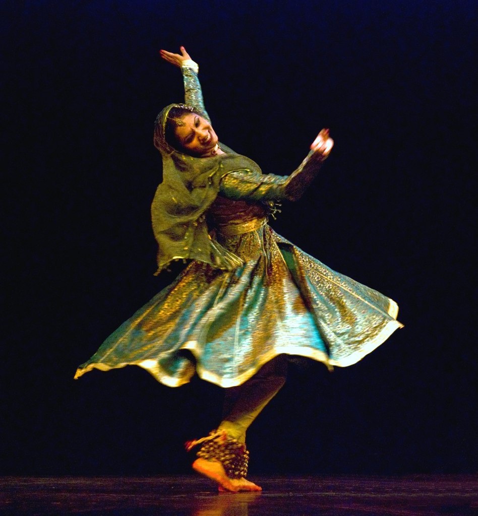 Волгоградцев приглашают на национальное шоу  народных индийских танцев