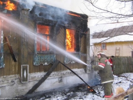 Под Волгоградом из-за пожара в частном доме эвакуировано 2 человека