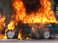 В Волгограде у ТРЦ «Акварель» сгорел автомобиль
