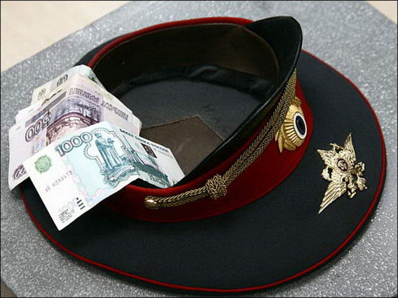 В Волгограде капитана полиции задержали при получении 2-миллионной взятки