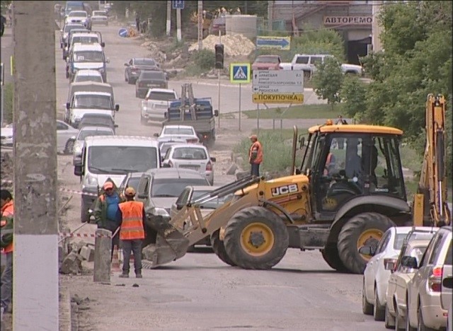 В Волгограде идут дорожные работы на улице Хорошева