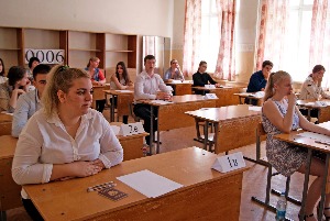 Выпускники Волгограда  сдали ЕГЭ по физике и по химии