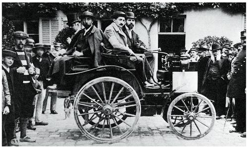 В Париже состоялись первые автогонки