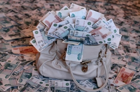 В Волгограде женщина оставила на заправке сумку с большой суммой
