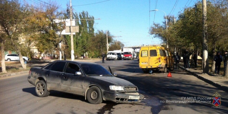 В Волгограде водитель «Ауди» сбежал с места ДТП, оставив свой автомобиль