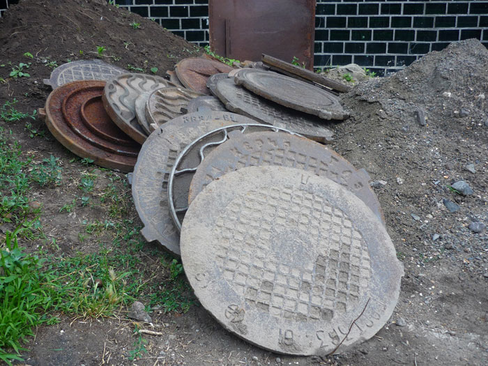 В Советском районе 31-летний безработный украл пять канализационных люков