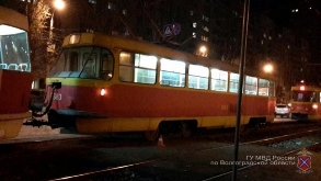 В Волгограде 36-летний мужчина попал под трамвай