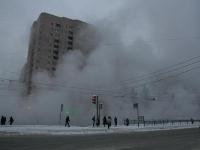 Сегодня, 21 декабря, в Краснооктябрьском районе на улице Кубинская прорвало трубу из-за низких температур.