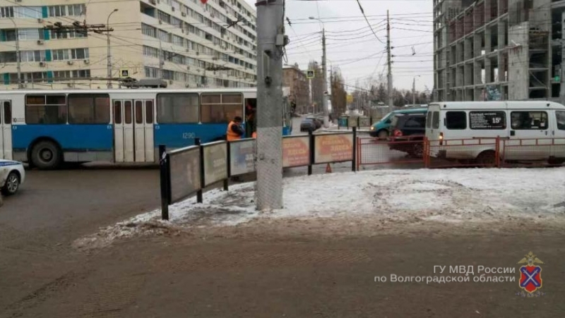 В центре Волгограда маршрутка №15С протаранила троллейбус №10