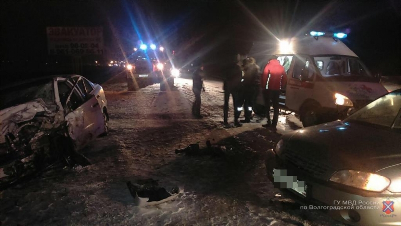 Под Волгоградом в ДТП пострадали три человека
