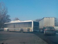 В Волгограде пассажирский автобус протаранил ВАЗ-2114