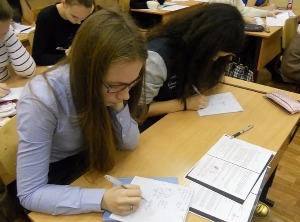 В Волгограде девятиклассники  написали пробный экзамен по математике