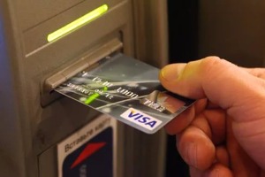 Visa разрешила владельцам банкоматов брать комиссию за снятие наличных