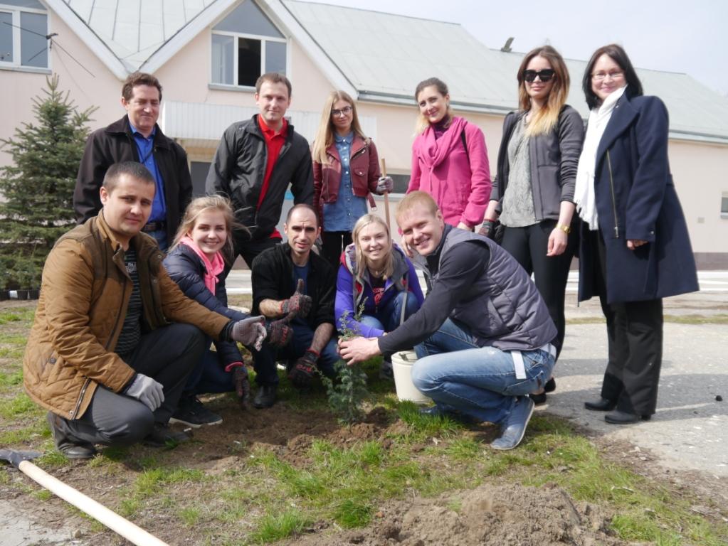 Молодые железнодорожники Волгоградского региона посадили 30 деревьев и сдали более 350 кг макулатуры