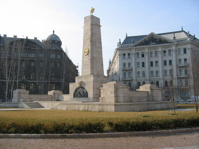 В Будапеште осквернили памятник советским воинам-освободителям