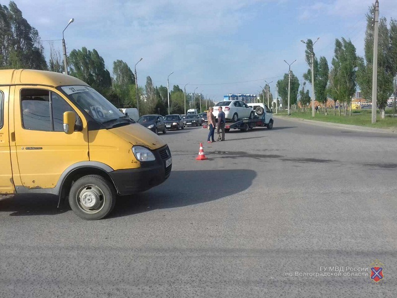 В Волжском в ДТП пострадала пассажирка маршрутного такси