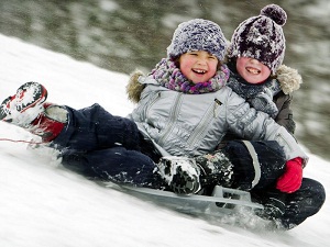 Как обезопасить ребенка на зимних каникулах