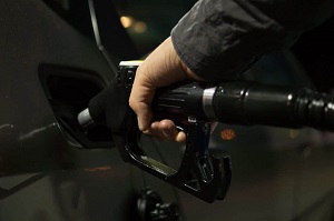На заправках «Роснефти» и ЛУКОЙЛа не доливали бензин