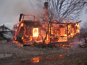 Под Волгоградом в своем доме заживо сгорела женщина