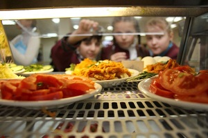 В волгоградских школах могут появиться бесплатные завтраки для первоклашек