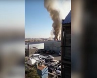 В Дзержинском районе горит фабрика