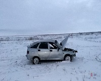 Под Волгоградом водитель погиб, улетев в кювет с трассы