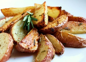 Простые рецепты картофеля в духовке