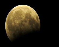 Волгоградцы пытаются увидеть лунное затмение
