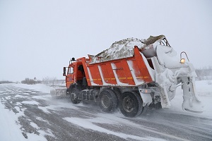 Дорожники расчищают трассы Волгоградской области