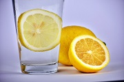 7 причин каждое утро пить воду с лимоном