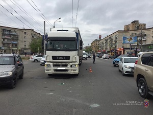 В Волгограде четыре человека пострадали в ДТП с Камазом