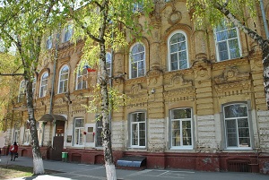 В волгоградских школах и детсадах заменят старые окна