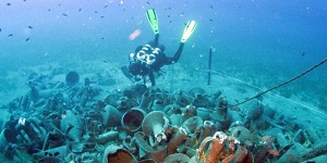 У берегов Кипра нашли затонувший корабль с тысячей древних амфор
