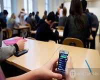 В российских школах собираются ограничить смартфоны