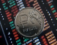 Чем россиянам грозит обвал рубля?