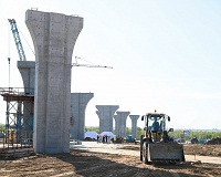 Мост через канал: построена уже половина опор