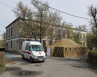 Возле волгоградских больниц сворачивают палатки для первичного осмотра