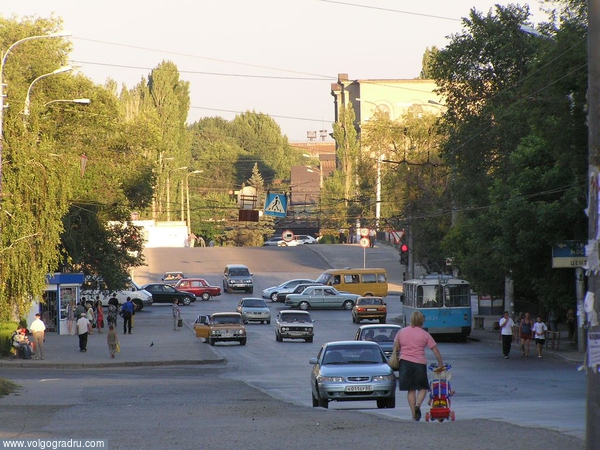 картинка. волгоград, проспект Металлургов, лето