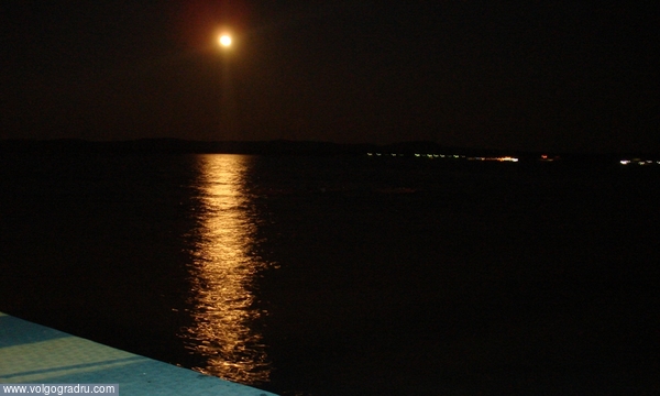 учусь фотографировать. ночь, озеро, луна