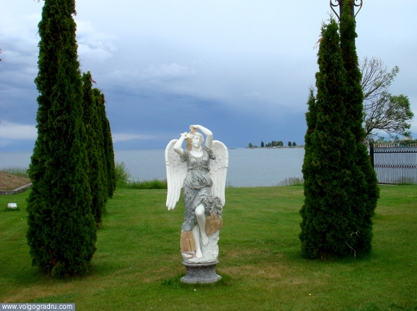 Ангел. скульптура, ангел, берег озера