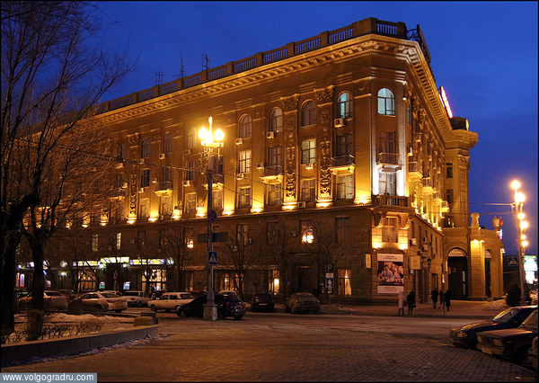 Гостиница "Волгоград" была построена в 1890 г. и уже тогда идеально вступила в архитектурный ансамбль Волгограда XIXв. Вот уже более 100 лет фасад здания превосходно гармонирует с главной площадью города, создавая собой уникальный шедевр волгоградской арх. авто, волгоград, город