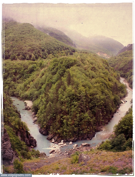 Река Тара (Tara) является самой длинной рекой в Черногории (144 км), она течет через впечатляющие размеры каньона, его высота 1300 м, длина 82 км – это второй в мире каньон по глубине после Гранд каньона в Аризоне. Течение реки невероятно сильное, на всем. montenegro, tara, адриатика