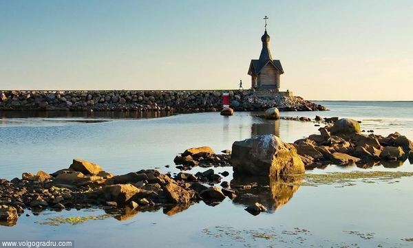 Эта часовня расположена в бухте Финского залива около базы отдыха"Окунёвая".. залив, бухта, часовня