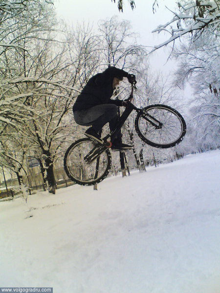 Вот, покатались немного в первый день весны :). велотриал, снег, vesper