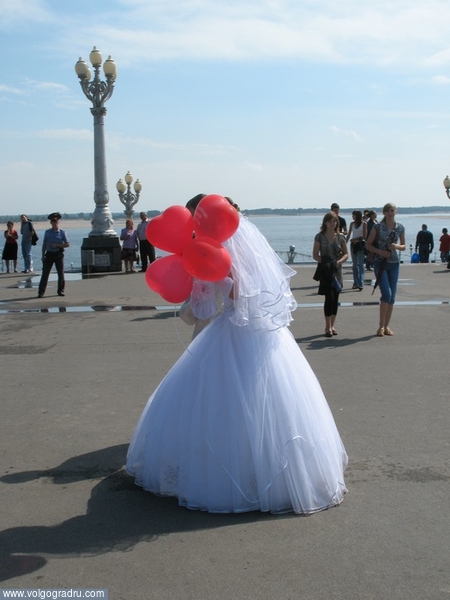 Скромная невеста. День города 2007, свадьба, жители