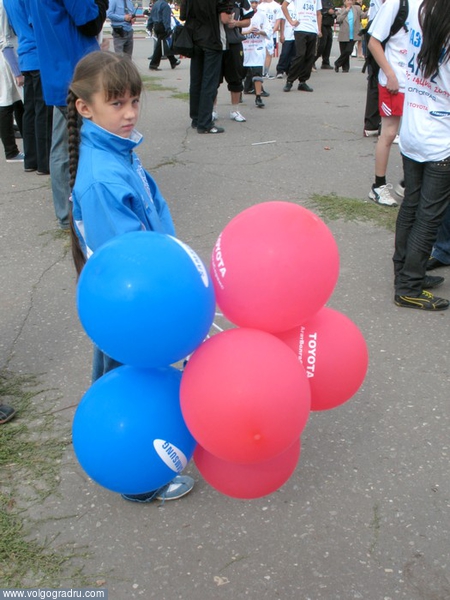 Девочка с воздушными шариками. 